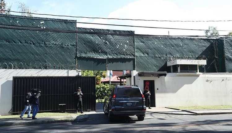 Ingreso a la sede de la Cicig en la capital, donde se desempeñan los investigadores que necesitan las visas para trabajar. (Foto Prensa Libre: Hemeroteca PL).