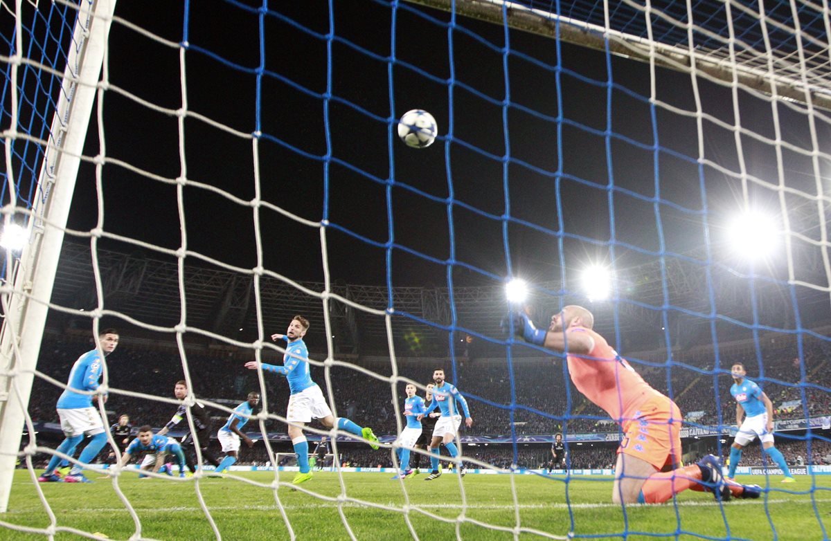 El capitán del Real Madrid consiguió doblete en el duelo frente al Nápoli. (Foto Prensa Libre: AFP)