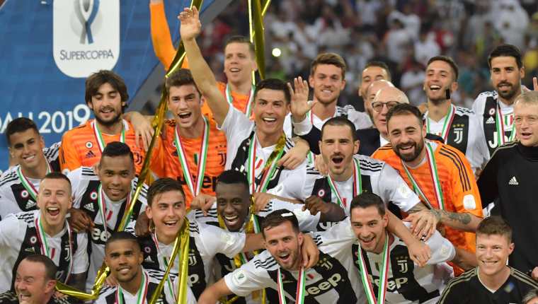 Con un gol de Cristiano Ronaldo la Juventus de Turín ganó el título de la Supercopa de Italia. (Foto Prensa Libre: AFP)