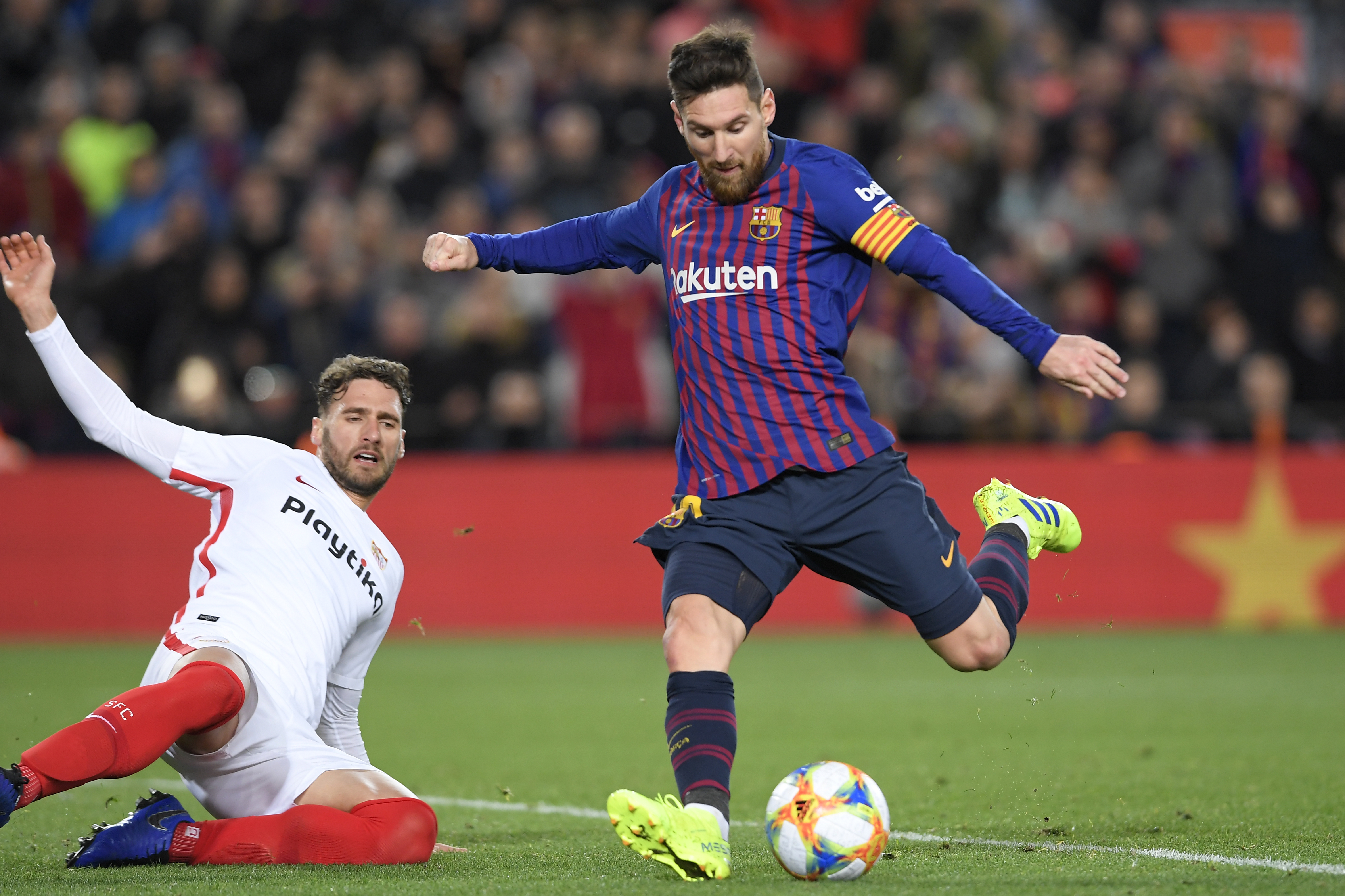 Lionel Messi puso anotó un golazo en la victoria del Barcelona 6-1 contra el Sevilla. (Foto Prensa Libre: AFP)
