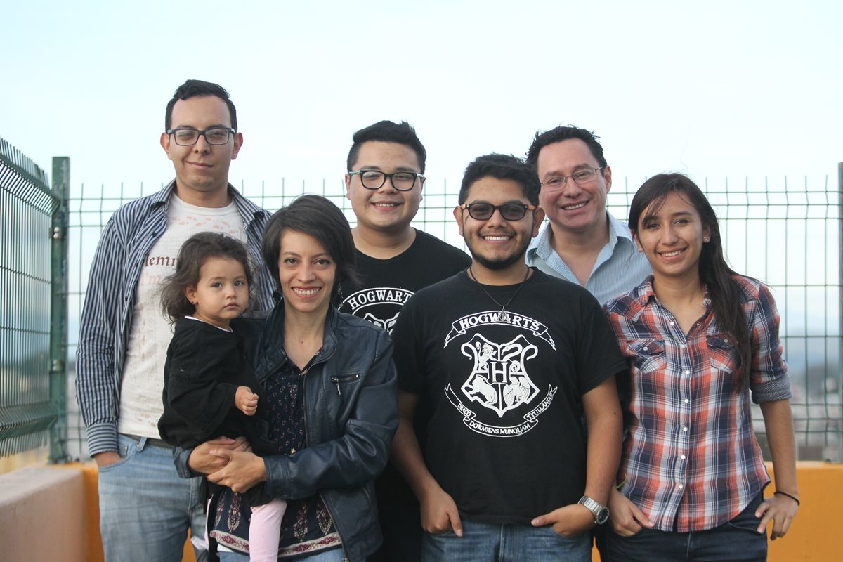 Seguidores de Harry Potter comparten a Prensa Libre sus experiencias con la saga de Harry Potter y la nueva película de J.K. Rowling. (Foto Prensa Libre: Keneth Cruz)