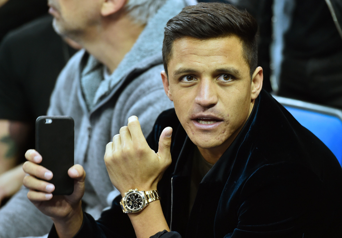 El internacional chileno, Alexis Sánchez, está en problemas por haber defraudado a Hacienda de España. (Foto Prensa Libre: AFP)