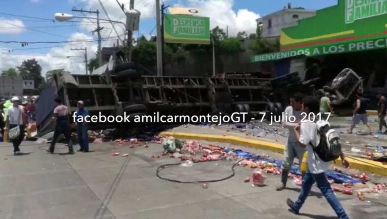 Se desconoce cómo se originó el accidente. (Foto Prensa Libre: Amílcar Montejo)