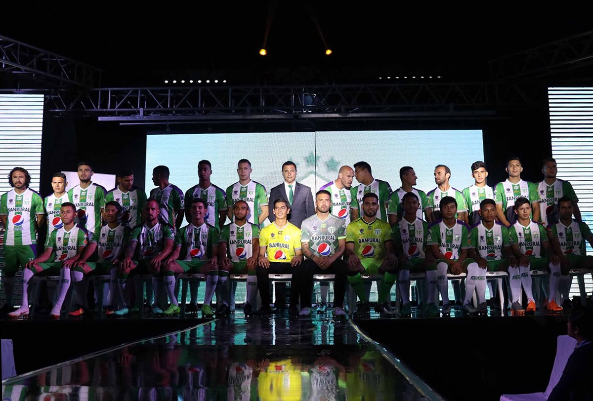Este es el plantel de Antigua GFC que buscará su cuarta estrella en el Apertura 2018. (Foto Prensa Libre: Julio Sicán)