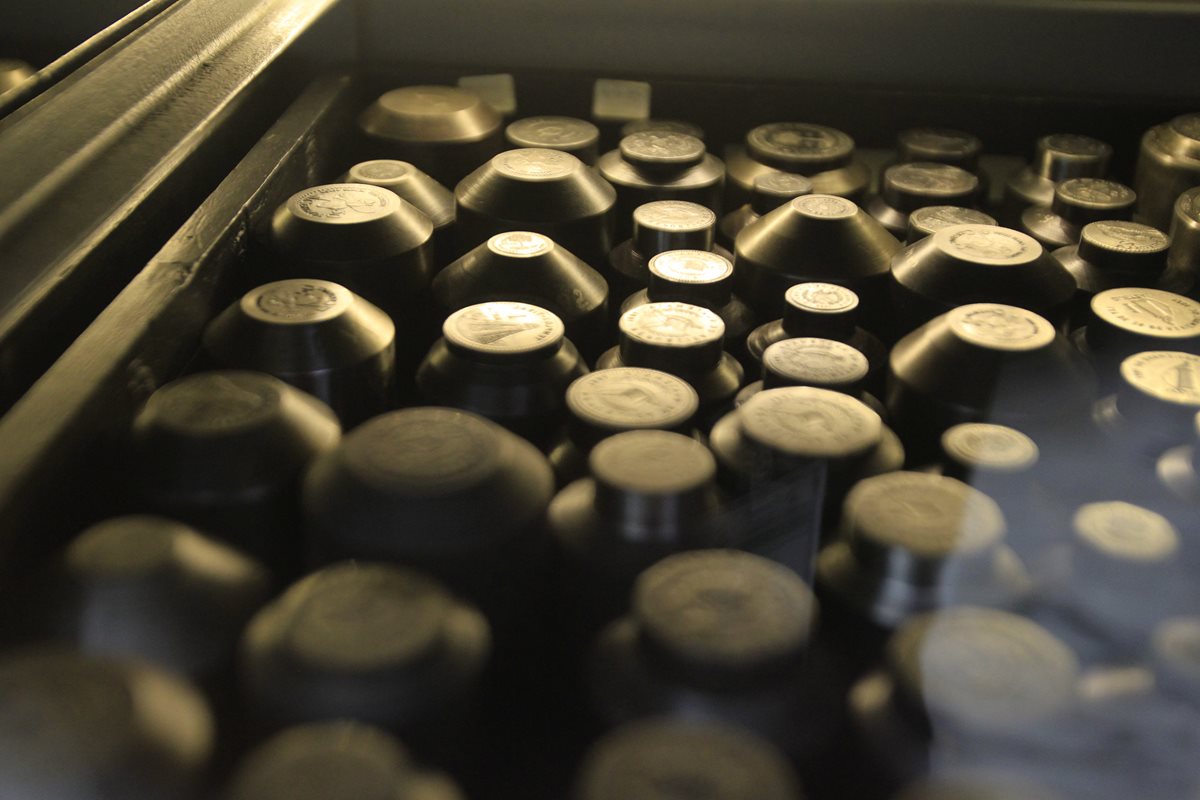 El uso de monedas, usual al inicio de la época independiente, quedó relegado por el empleo de billetes. (Foto Prensa Libre: Carlos Hernández)