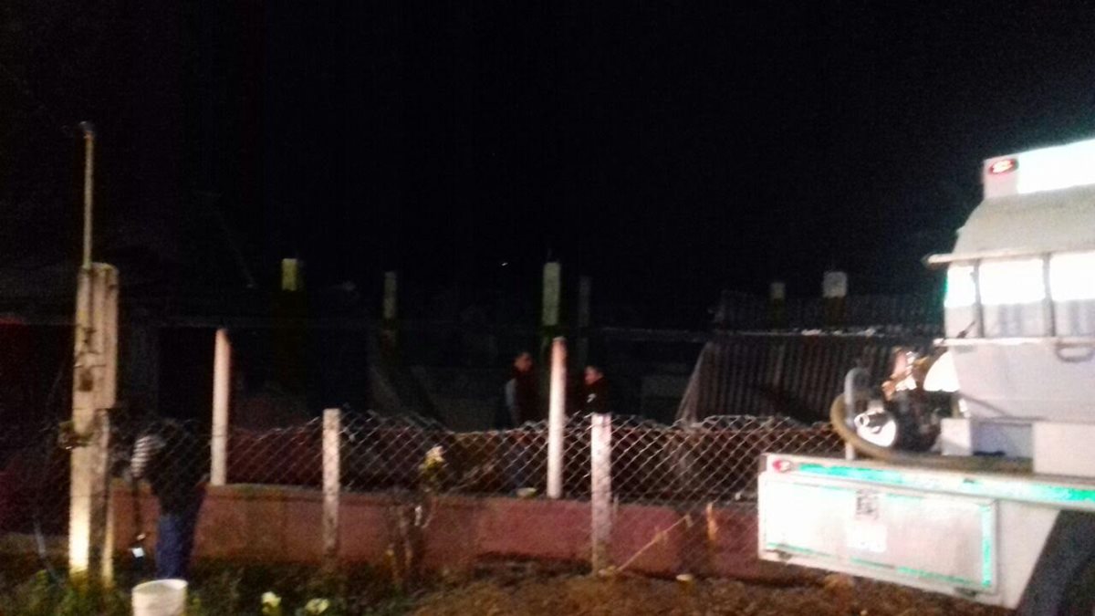 Lugar donde ocurrió un incendio en el que murió una mujer y su hija, en Dolores, Petén. (Foto Prensa Libre: Walfredo Obando)