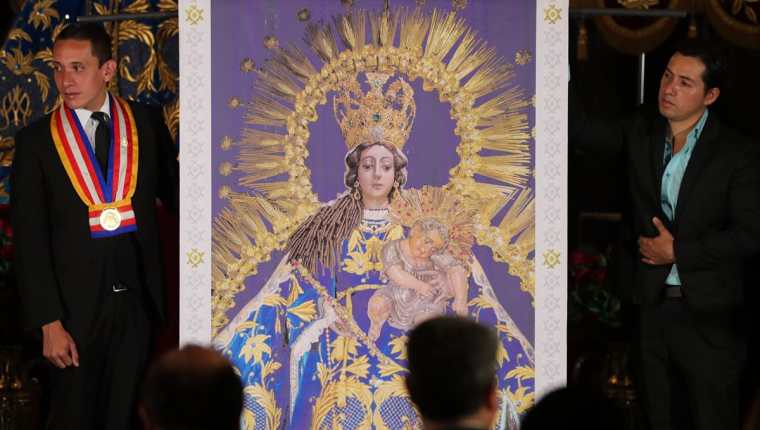 Representación en tamaño real del mosaico de la Virgen de Rosario que será instalado en los jardines del Vaticano, Italia.(Foto Prensa Libre: Érick Ávila)