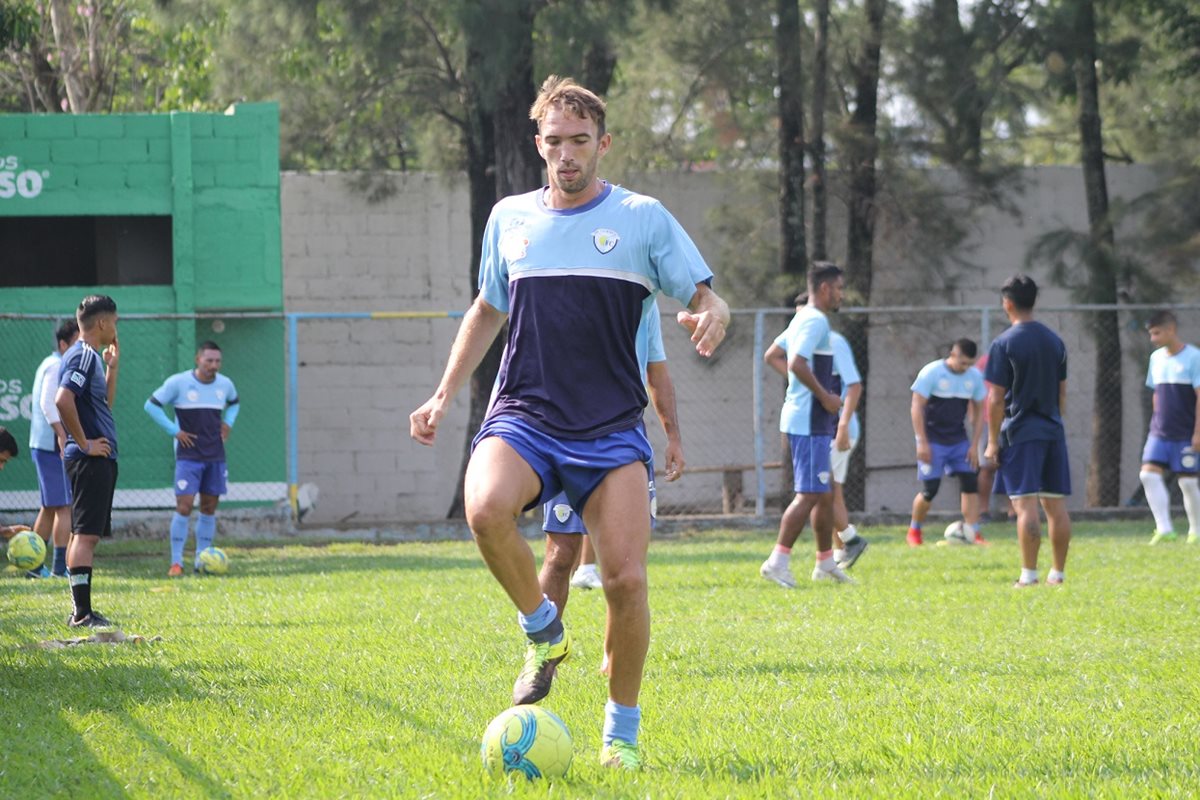 El argentino Juan Manuel Lovato es uno de los principales defensas de Sanarate. (Foto Prensa Libre: Hugo Oliva)