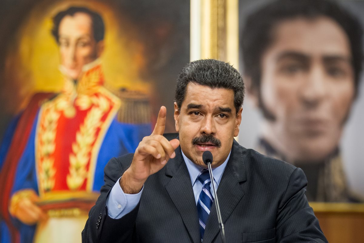 El preisdente Nicolás Maduro, durante la transmisión de un mensaje a la nación. (Foto Prensa Libre: EFE).