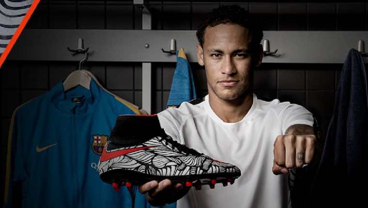 Neymar presenta sus zapatos Nike