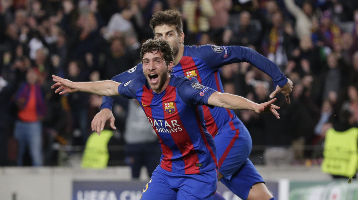 Sergi Roberto festeja el sexto gol para el Barcelona que le sirve para avanzar en la Champions. (Foto Prensa Libre: AP)