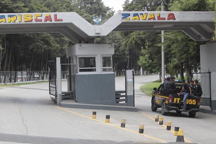 La entrada a la cárcel militar Mariscal Zavala. (Foto Prensa Libre: Hemeroteca)