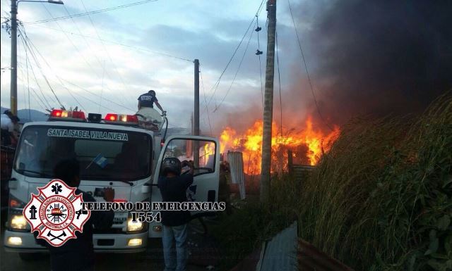 Se incendia recicladora en Bárcenas, Villa Nueva