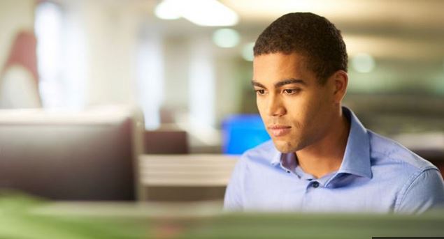 Muchos trabajadores en EE. UU. siguen en sus empleos porque no tienen opción de irse, debido a los contratos que firmaron. (Foto Prensa Libre: Getty Images)