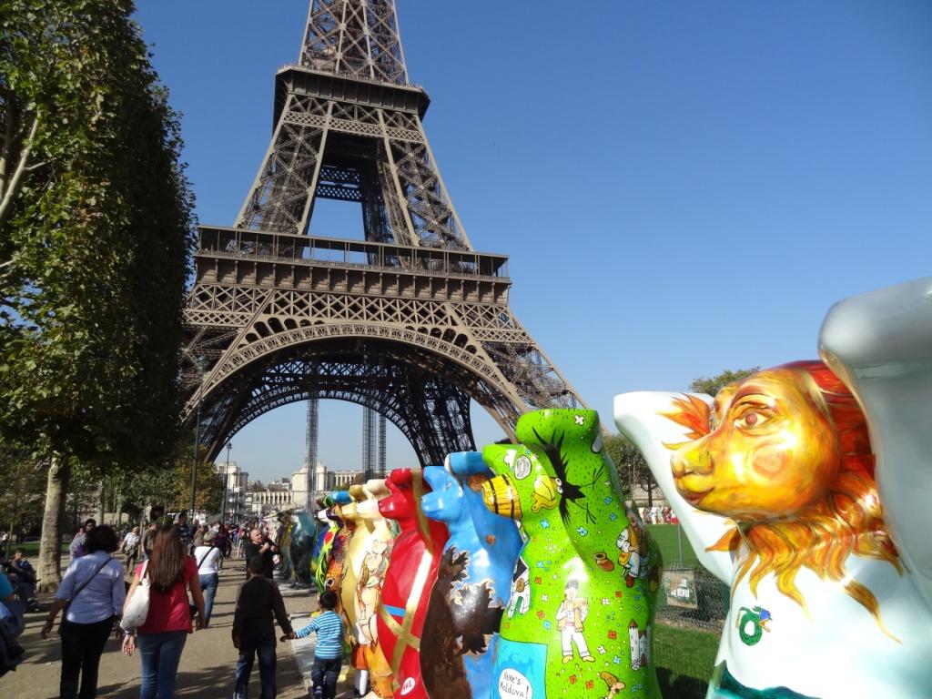 La exposición de osos en Estambul, en el 2004. (Foto Prensa Libre: United Buddy Bears)