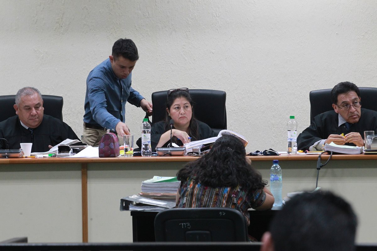 Tribunal deberá decidir si acepta la reposición de un disco extraviado, el cual contenía el análisis de una parte del informe, incluido como medio de prueba. (Foto Prensa Libre: Hemeroteca PL)