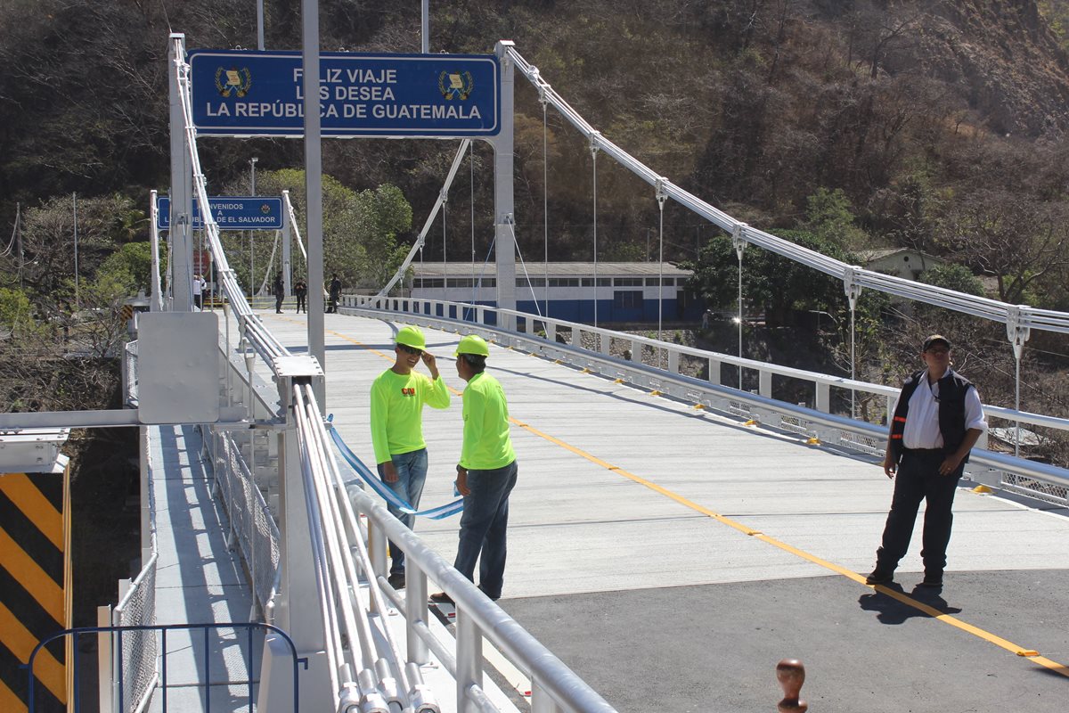Puente une a Guatemala con El Salvador. (Foto Prensa Libre: Óscar González).