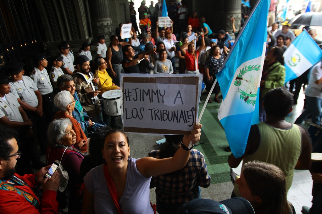 Senadores de EE.UU. urgen a investigar corrupción en Guatemala