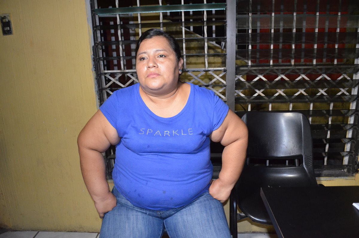 Helen Ivonne de la Cruz Ramírez es sindicada de hurto agravado, por equipo robado en el hospital de Retalhuleu. (Foto Prensa Libre: Jorge Tizol)