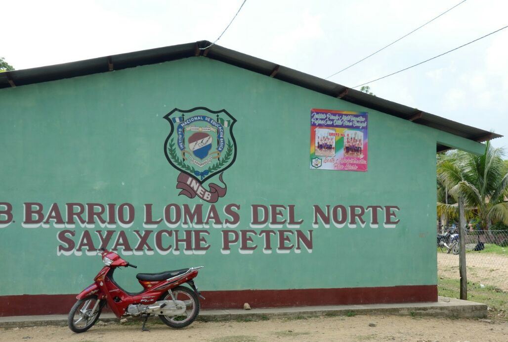 Escuela en Sayaxché, Petén, donde sujetos intentaron secuestrar a un niño. (Foto Prensa Libre: Rigoberto Escobar)