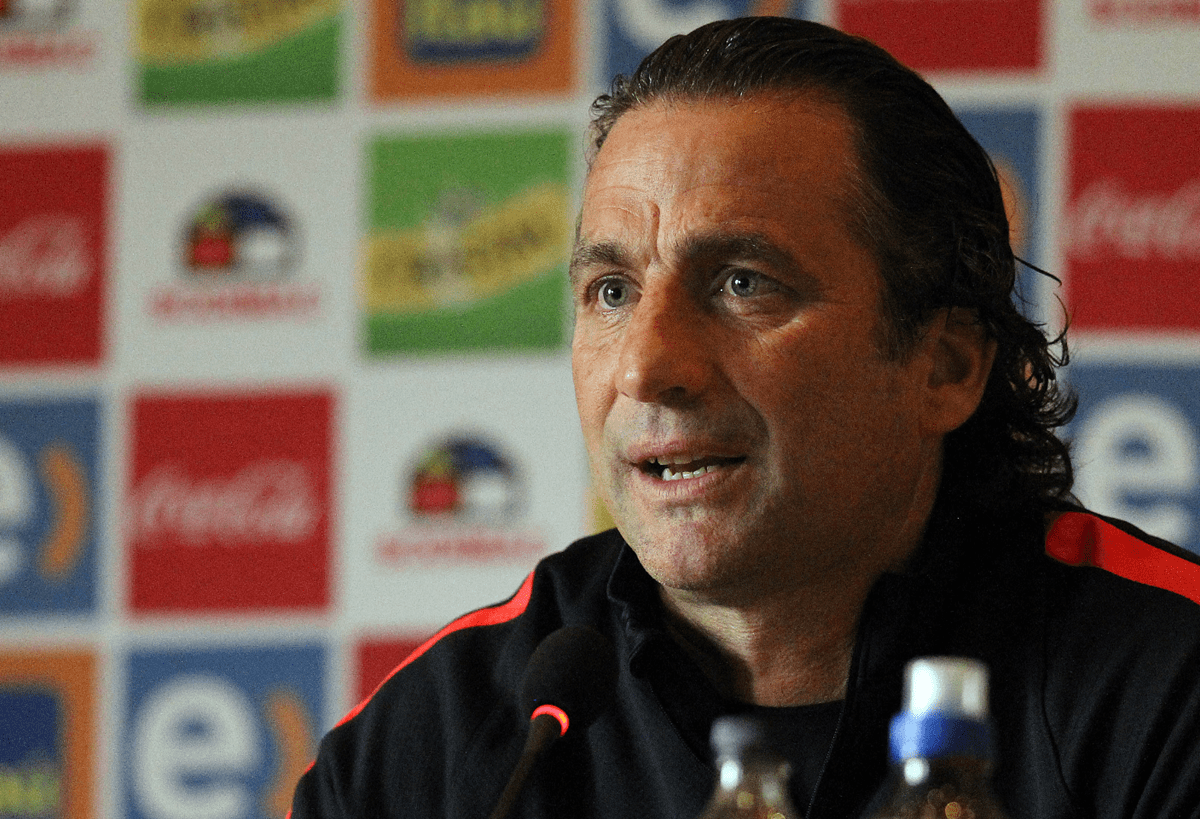 El seleccionador de Chile, Juan Antonio Pizzi asegura que podrá contar con un buen equipo para enfrentar la clasificatoria mundialista. (Foto Prensa Libre: EFE)