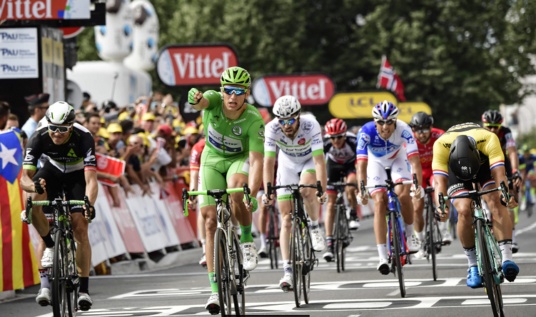 El ciclista alemán Marcel Kittel gana en sprint la etapa 11 del Tour de Francia. (Foto Prensa Libre: AFP)