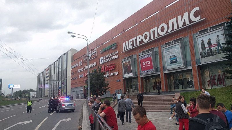 Centros comerciales y estaciones de tren, en Moscú, Rusia, han sido evacuadas luego de amenazas de bomba. (Foto Prensa Libre: Twitter @Radio_BFM)