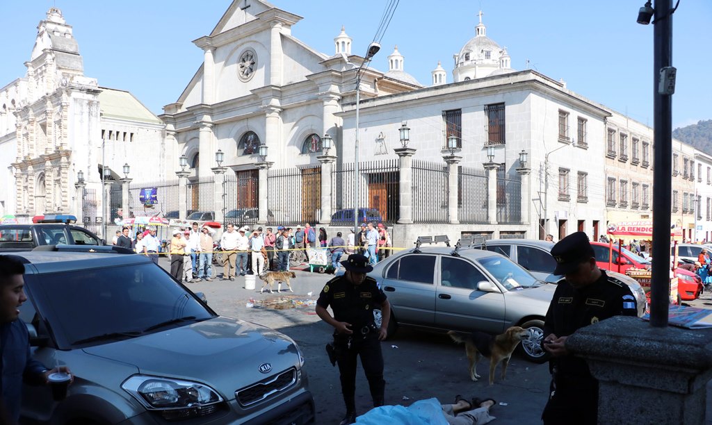 Lugar donde se registró el ataque en Xela. (Foto Prensa Libre: Carlos Ventura).