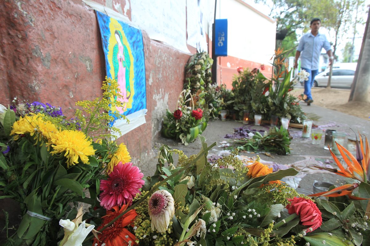 La sociedad ha rendido tributo a las víctimas del Hogar Seguro con altares y manifestaciones. (Foto: Hemeroteca PL)