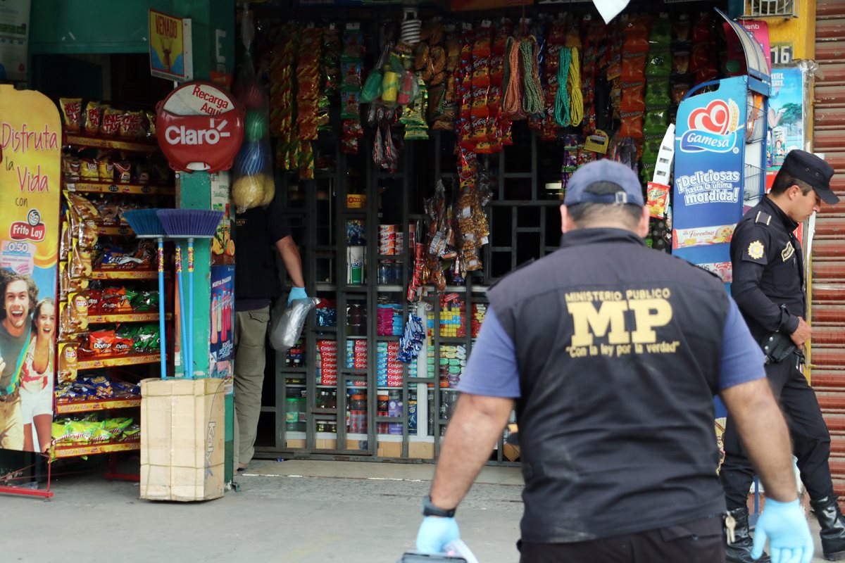 Mario Perpuac atendía una tienda en la zona 7 de Quetzaltenango. (Foto Prensa Libre: Carlos Ventura)