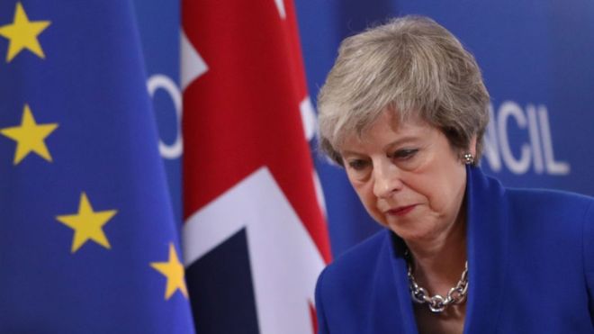 Theresa May sufrió un revés en el Parlamento al perder la votación de su plan para el Brexit. GETTY IMAGES
