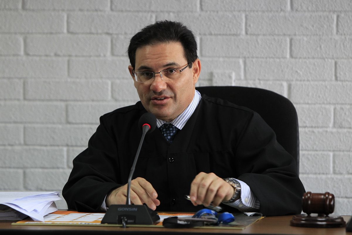El juez de Extinción de Dominio, Marco Antonio Villeda, es uno de los dos jueces en la materia, (Foto Prensa Libre: HemerotecaPL)