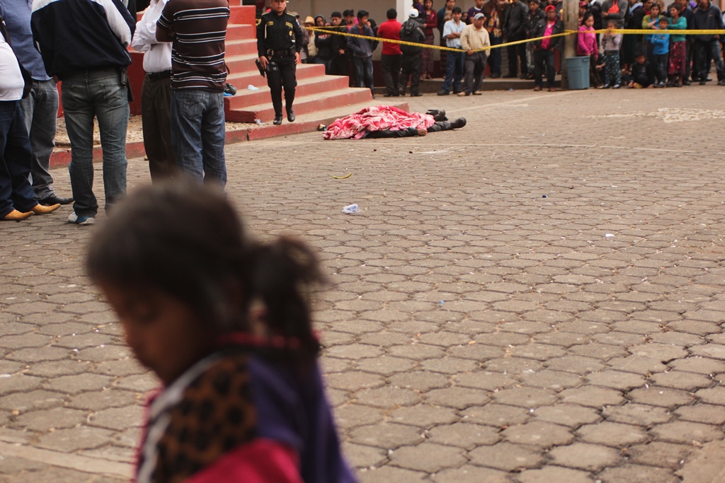 Lugar donde quedó el cadáver de Ciriaco López, en San Miguel Ixtahuacán. (Foto Prensa Libre: Aroldo Marroquín).