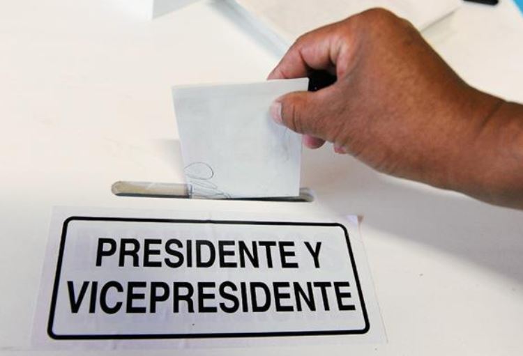 Los partidos políticos aún no revelan a quiénes proclamarían como binomio presidencial, pero aseguraron que presentarán opciones distintas a la población. (Foto Prensa Libre: Hemeroteca)