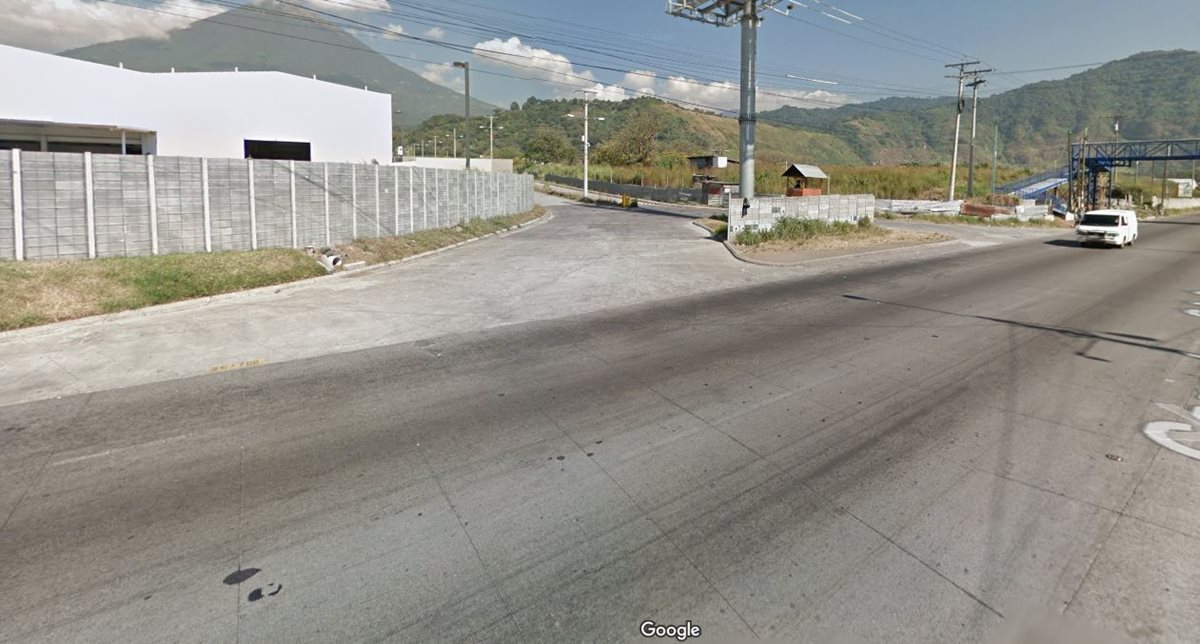 Ingreso al municipio de San Vicente Pacaya, Escuintla, lugar donde se registró el ataque al vehículo de la Embajada de EE. UU. (Foto Prensa Libre: Google Maps)