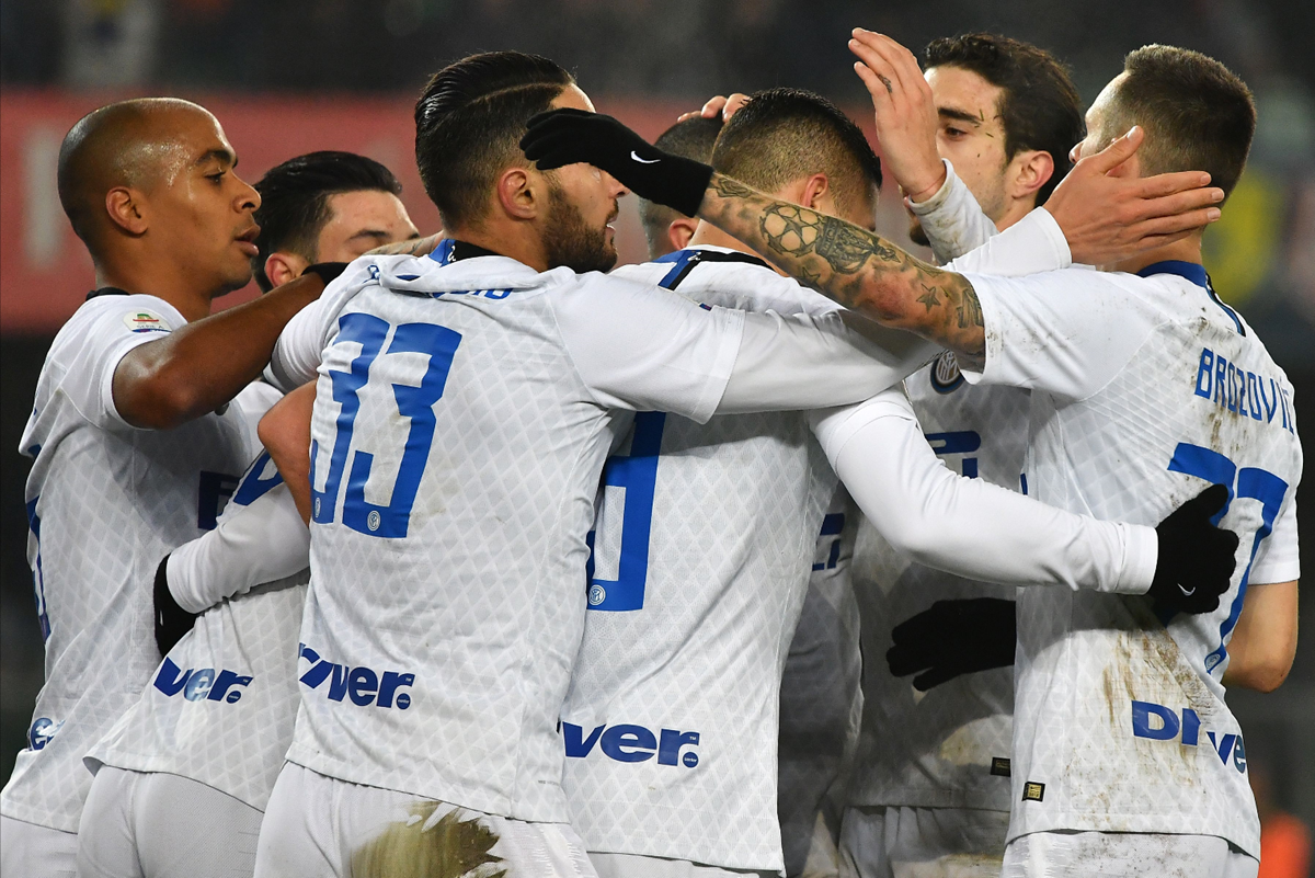 Los jugadores del Inter de Milán, tercero en el Calcio, esperan recortar distancia con el Nápoli. (Foto Prensa Libre: EFE)