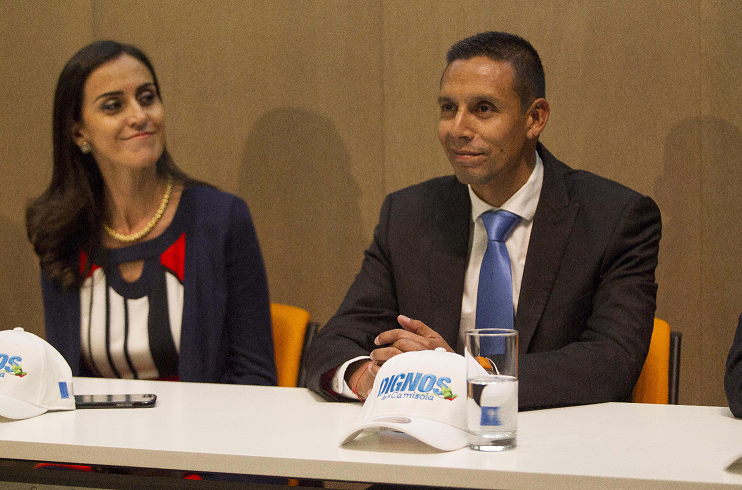 Claudio Albizuris presentó oficialmente su candidatura para la Fedefut. (Foto Prensa Libre: Norvin Mendoza)