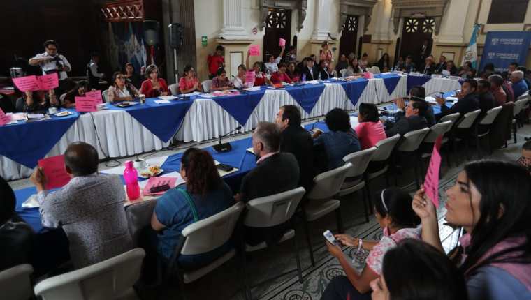 La Comisión de la Mujer convocó a varias mesas técnicas donde se conoció puntos a favor y en contra del aborto y el reconocimiento legal de la comunidad LGTBI. (Foto Prensa Libre: Hemeroteca PL)