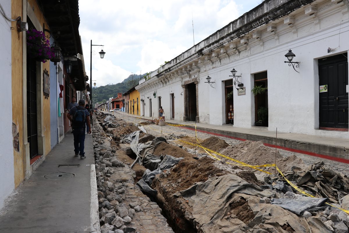 Antigüeños serán beneficiados con la ampliación del sistema de agua potable. (Foto Prensa Libre: Julio Sicán)