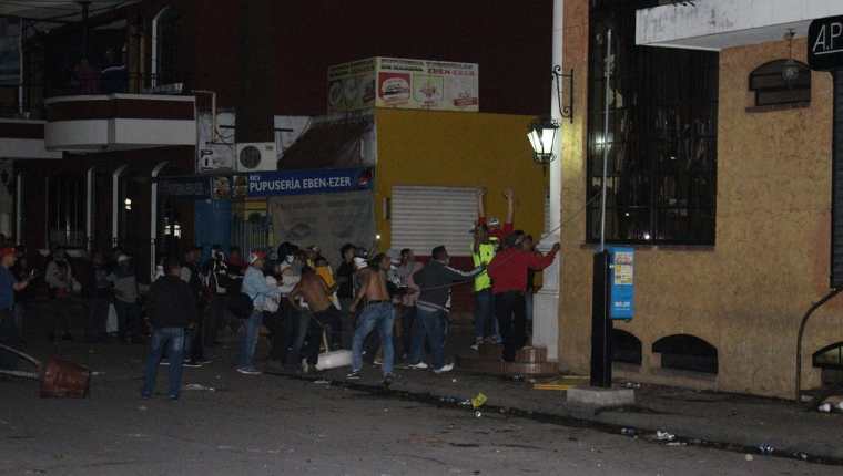 Durante la actividad pasada se registraron disturbios en el casco urbano de Chiquimula.(Foto Prensa Libre: Mario Morales)