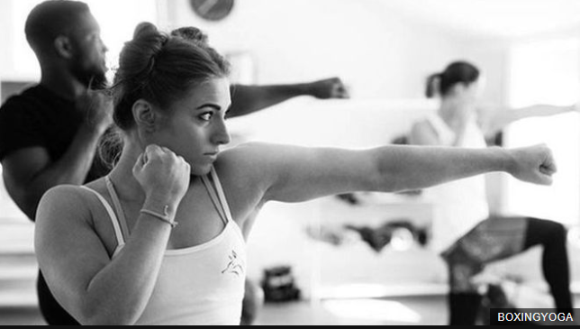 Juntar boxeo y yoga no resulta contradictorio, según afirman los fundadores de "BoxingYoga". (Foto Prensa Libre: BBC News Mundo)