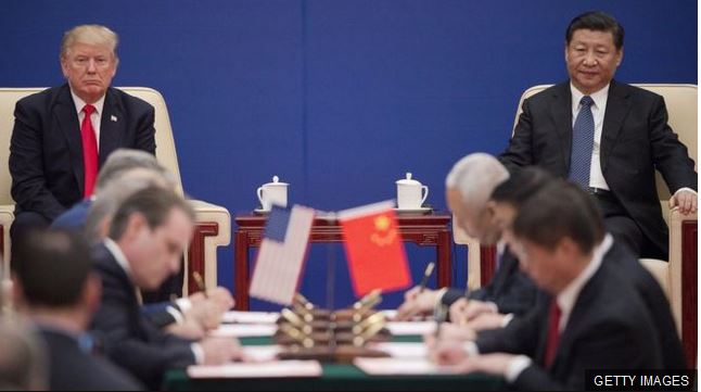 La principal batalla de esta guerra comercial la sostienen Estados Unidos y China. (Getty Images)
