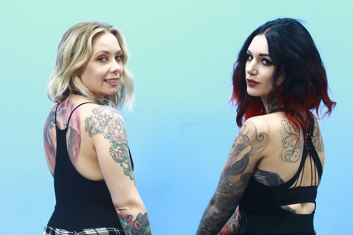 Megan Massacre y Cervena Fox compartirán durante dos días con los guatemaltecos su pasión por los tatuajes. (Foto Prensa Libre: Álvaro Interiano)