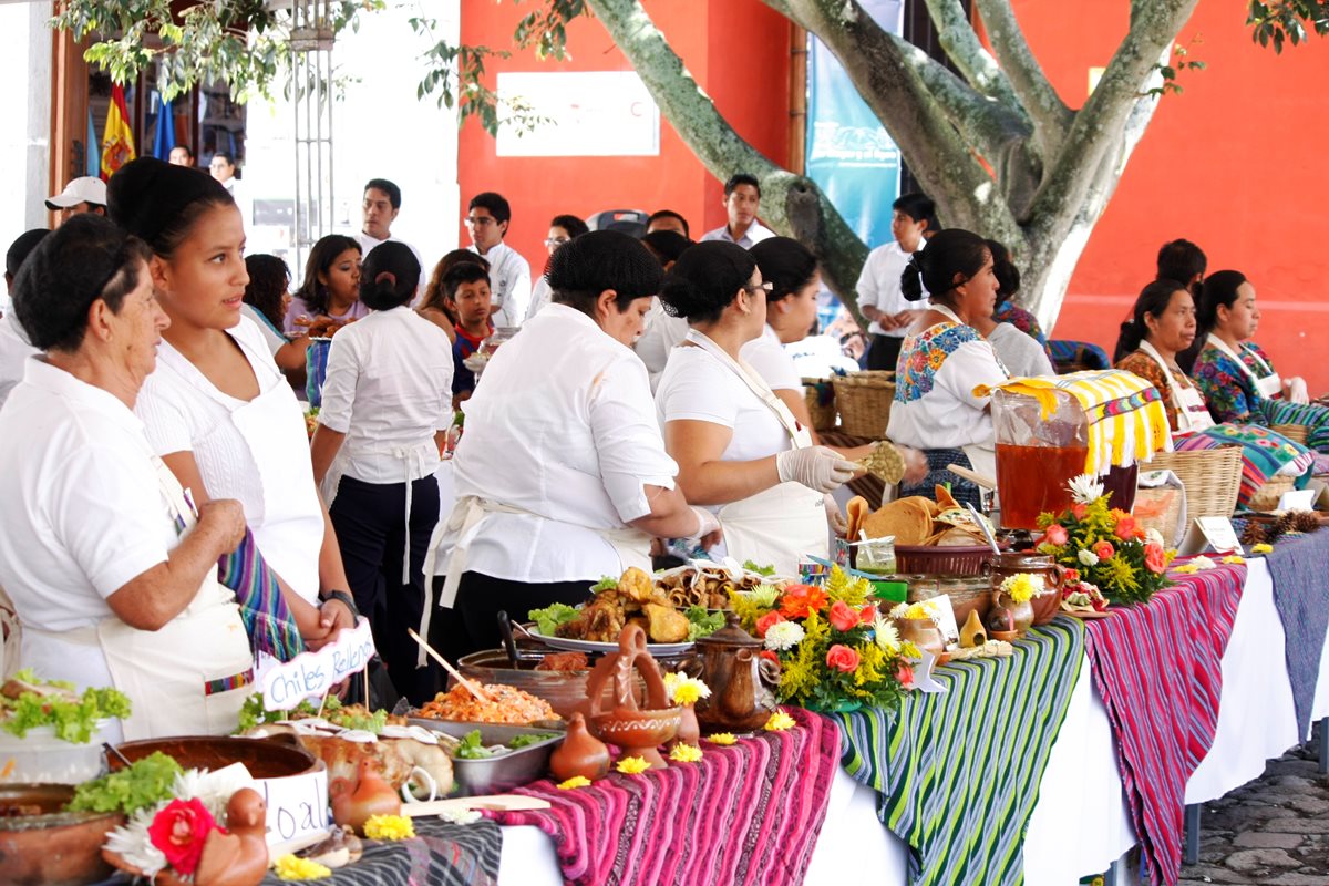 En el Festival Gastronómico del año pasado participaron unas 90 agrupaciones de chefs de Sacatepéquez. (Foto Prensa Libre: Renato Melgar)