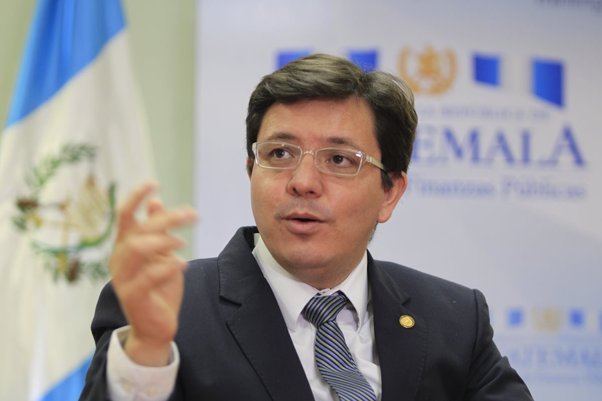 Julio héctor Estrada, ministro de Finanzas, aseguró ayer que lo recibido de AG impactará de forma positiva en la recaudación. (Foto Prensa Libre: Edwin Bercián)