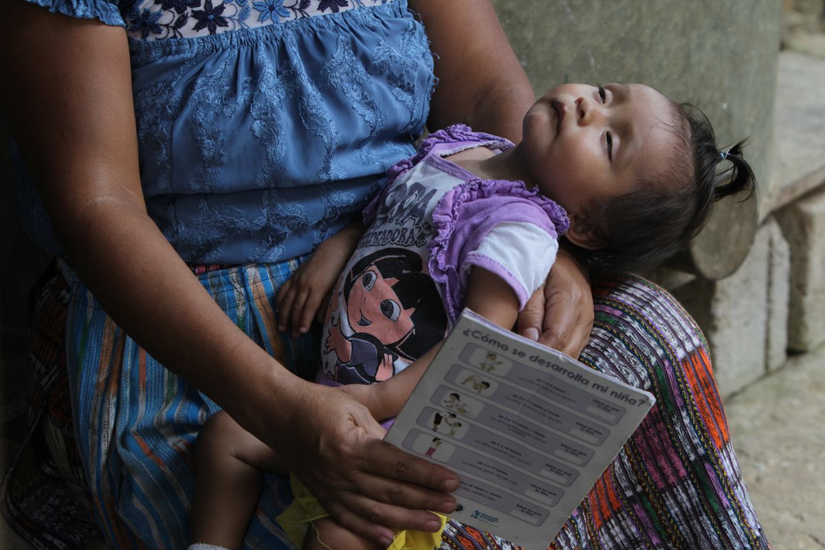 De 11 pasan a  cuatro los componentes del Pacto Hambre Cero para reducir ese problema grave en niños. (Foto Prensa Libre: Hemeroteca PL)