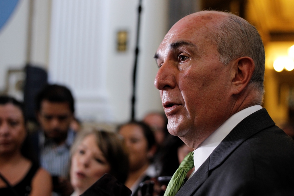 Mario Taracena habló de reformar los  impuestos durante una actividad pública. (Foto Prensa Libre: Paulo Raquec)