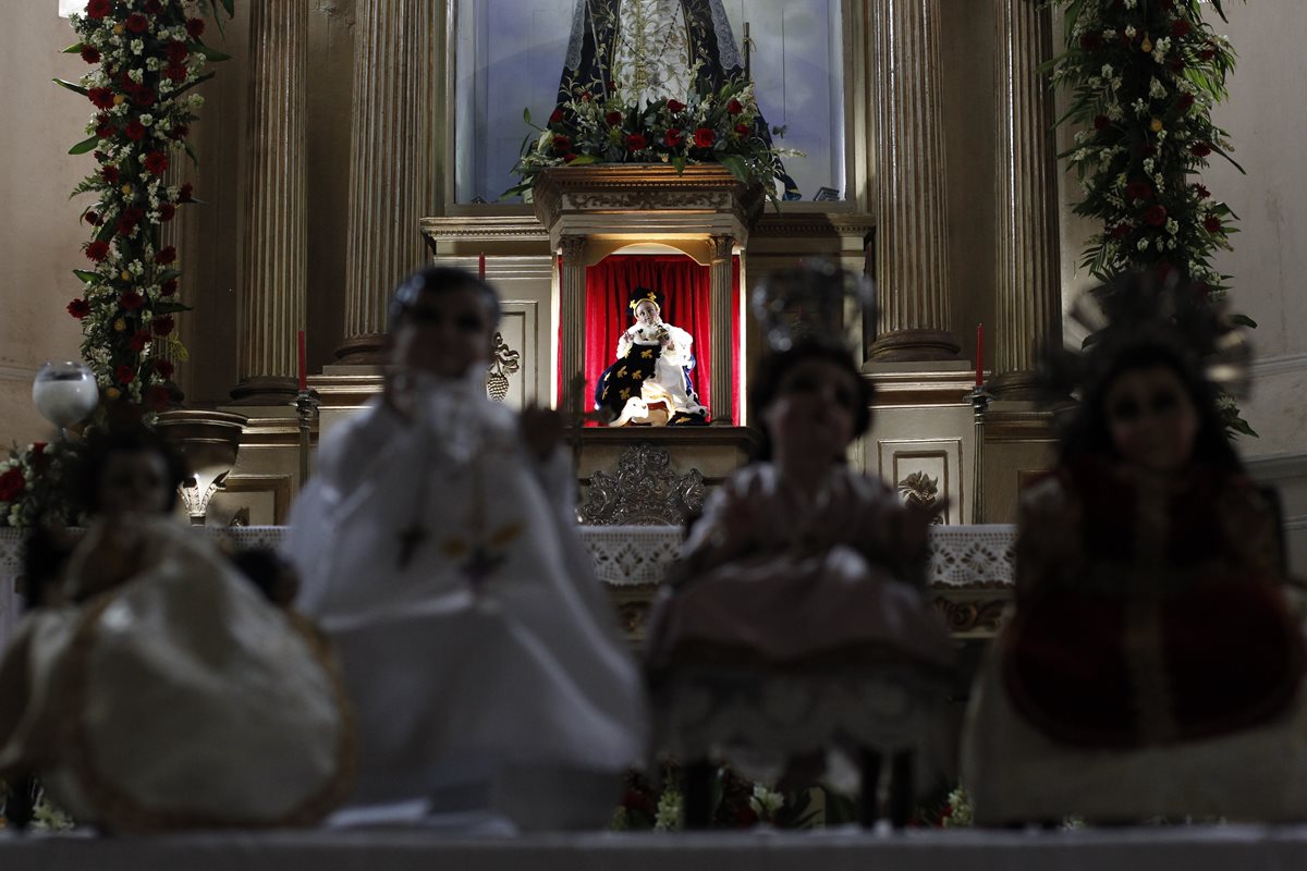 Imagen del Niño Dios de Amatitlán que este miércoles saldrá en procesión. (Foto Prensa Libre: Paulo Raquec).