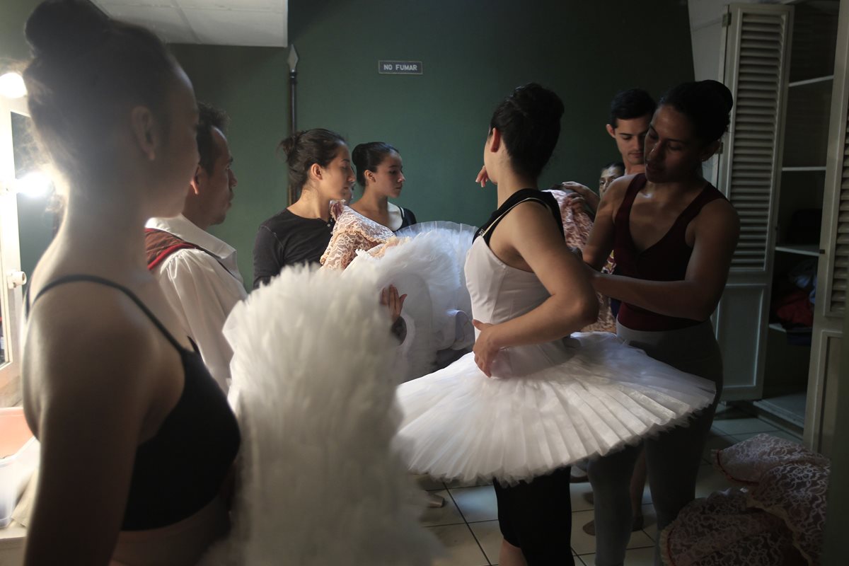 Esto es lo que ocurre tras bambalinas del Ballet Nacional de Guatemala