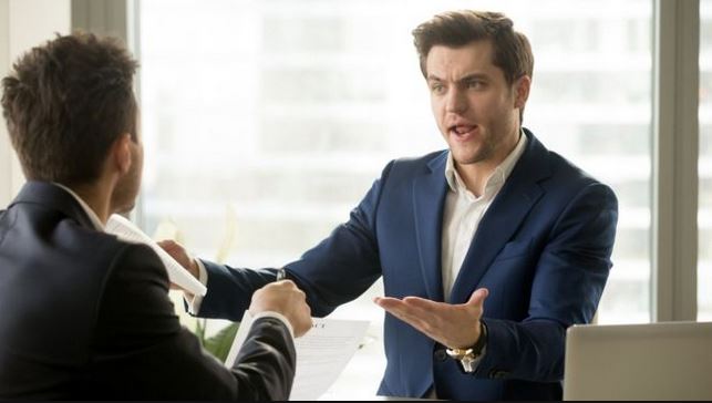 El ratio entre lo que gana un jefe y un empleado oscila entre 6 y 11.5 en Latinoamérica. (Foto Prensa Libre: Fizkes)